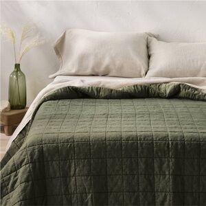 Casaluna King Heavyweight Linen Blend Quilt Bedding Set Olive Green